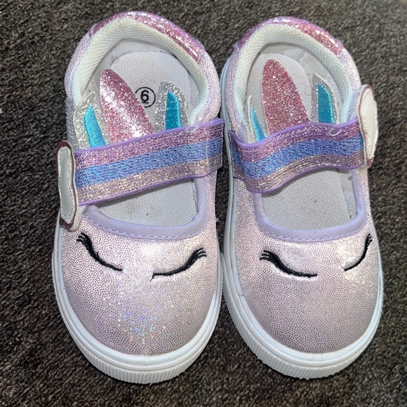 Purple unicorn size 6 with black lashes - Picture 3 of 6